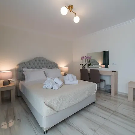 ゲストハウス Castello Boutique 4*